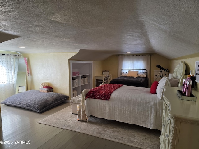 175001 W King Tull Rd, Grandview, WA 98930 - bedroom with a textured ceiling, wood-type flooring, and vaulted ceiling