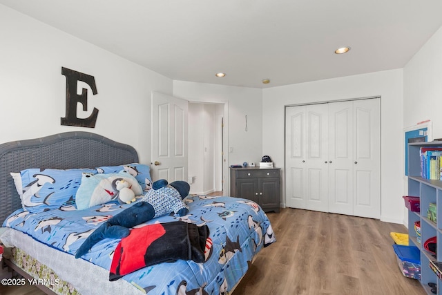 190 Shadbolt Rd, Yakima, WA 98908 - bedroom with wood finished floors, a closet, and recessed lighting