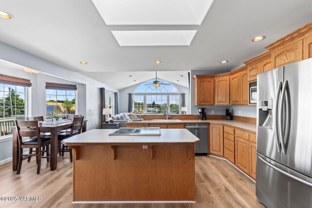190 Shadbolt Rd, Yakima, WA 98908 - kitchen featuring appliances with stainless steel finishes, a sink, light wood-style flooring, a kitchen island, and light countertops