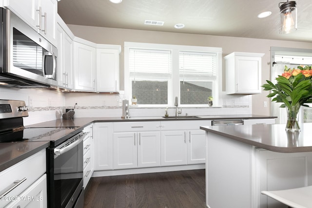 7902 W Whatcom Ave, Yakima, WA 98903 - kitchen with a sink, stainless steel appliances, recessed lighting, visible vents, and dark wood-style floors