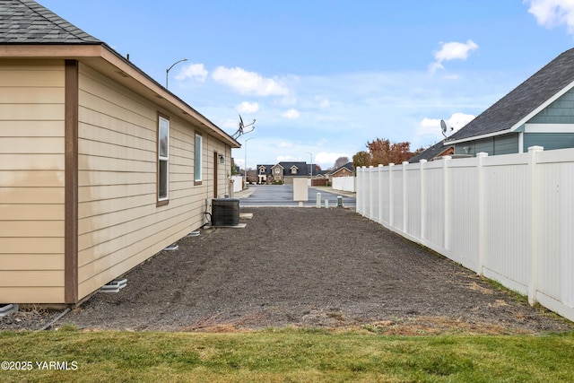 1008 S 91st Ave, Yakima, WA 98908 - view of yard featuring central AC