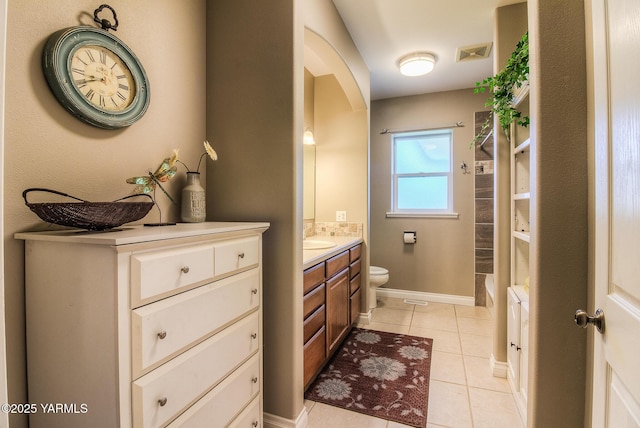 full bathroom featuring tile patterned flooring, toilet, vanity, visible vents, and baseboards