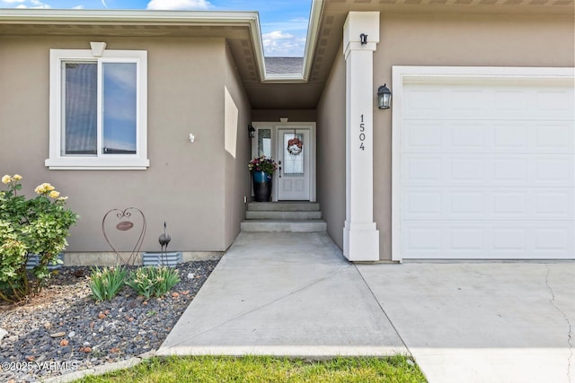 1504 W Naches Ave, Selah, WA 98942 - view of exterior entry featuring stucco siding and a garage