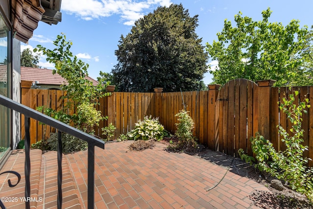 24 Crest Cir, Yakima, WA 98908 - fenced backyard featuring a patio area