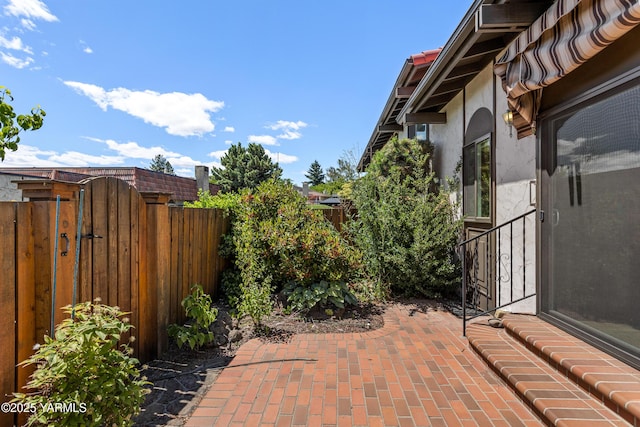24 Crest Cir, Yakima, WA 98908 - view of patio / terrace featuring a gate