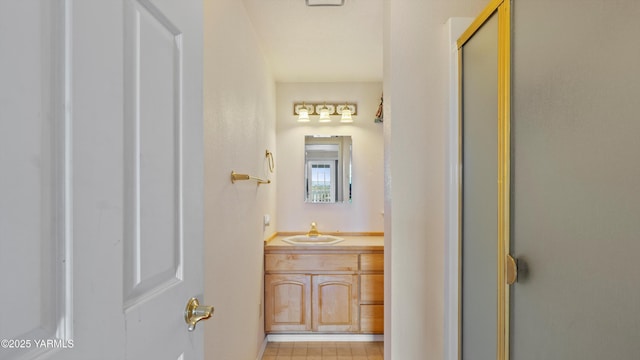40 Vista Verde Dr, Yakima, WA 98901 - full bath featuring a shower with door and vanity
