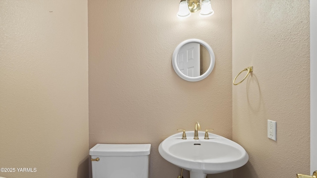 40 Vista Verde Dr, Yakima, WA 98901 - bathroom featuring a sink and toilet