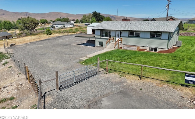 101 Hickory Ln, Selah, WA 98942 - ranch-style home featuring a fenced front yard, a gate, and a mountain view
