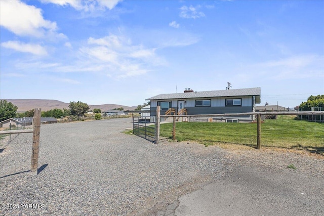101 Hickory Ln, Selah, WA 98942 - view of front of home featuring a mountain view