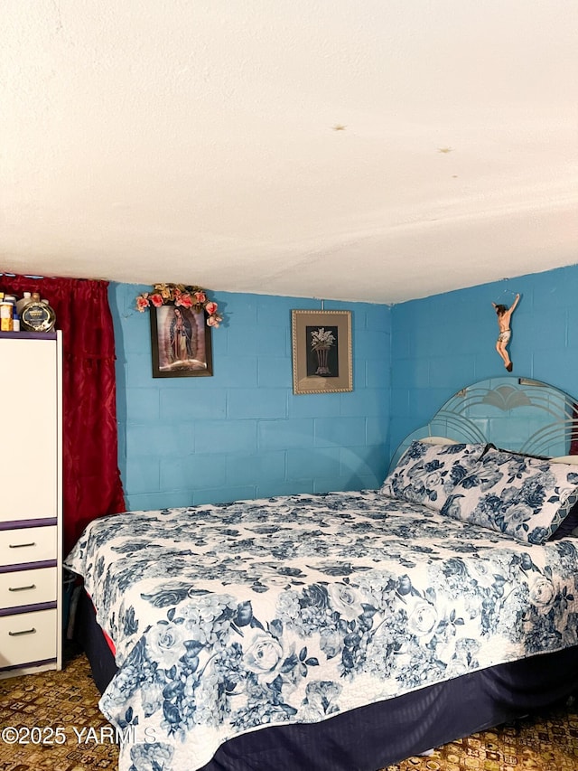 1341 Cemetery Rd, Sunnyside, WA 98944 - bedroom with concrete block wall