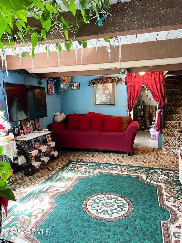 1341 Cemetery Rd, Sunnyside, WA 98944 - living area featuring stairway