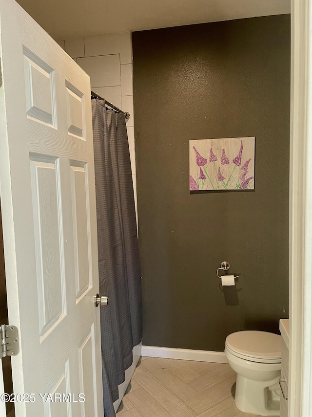 106 S G St, Toppenish, WA 98948 - full bath featuring curtained shower, toilet, baseboards, and wood finished floors