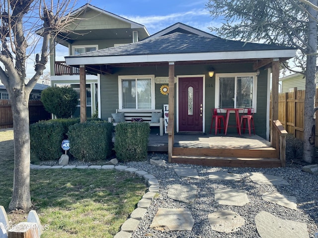 106 S G St, Toppenish, WA 98948 - bungalow featuring covered porch and fence
