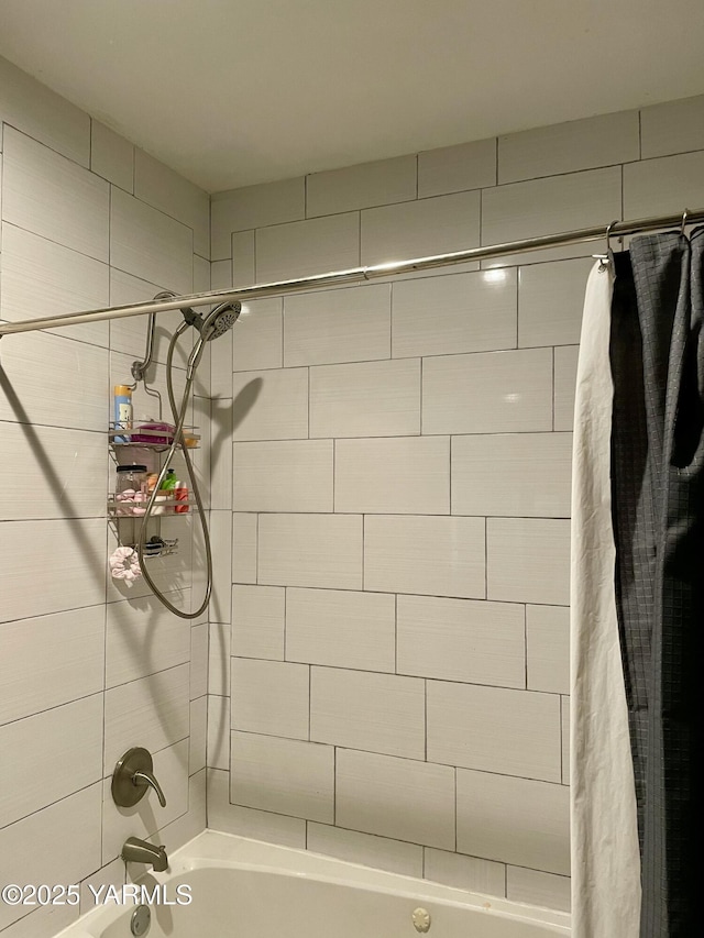 106 S G St, Toppenish, WA 98948 - full bath with shower / bathtub combination with curtain