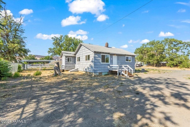 1203 E Chestnut Ave, Yakima, WA 98901 - view of front of house featuring a chimney