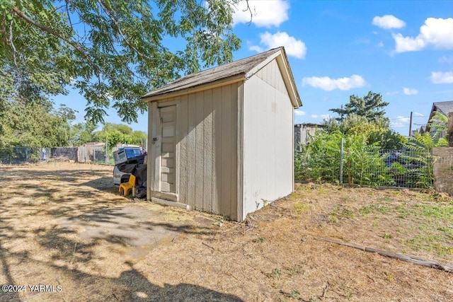 1203 E Chestnut Ave, Yakima, WA 98901 - view of shed featuring fence