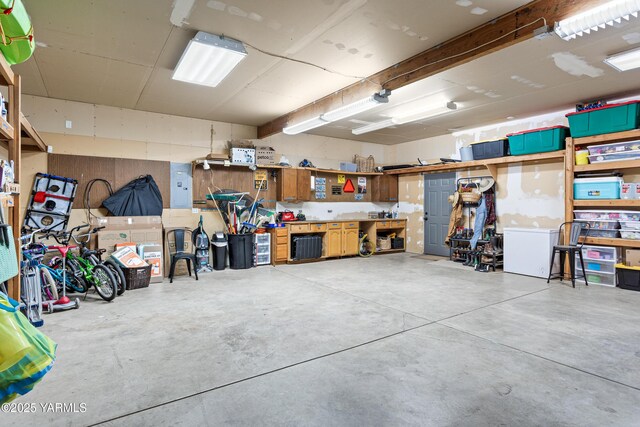 12826 Douglas Rd, Yakima, WA 98908 - garage with a workshop area
