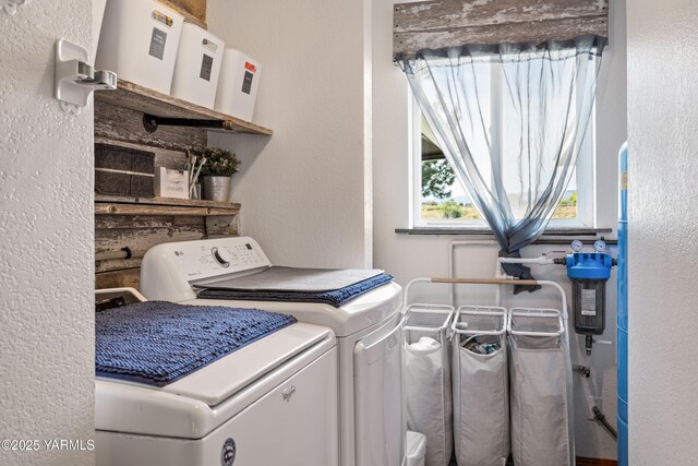 12826 Douglas Rd, Yakima, WA 98908 - laundry area with washer and clothes dryer and a textured wall