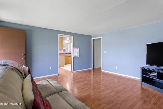808 S 72nd Ave, Yakima, WA 98908 - living area featuring wood finished floors and baseboards