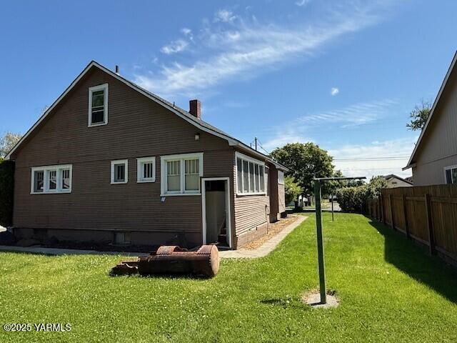 1216 S 44th Ave, Yakima, WA 98908 - view of home's exterior featuring a chimney