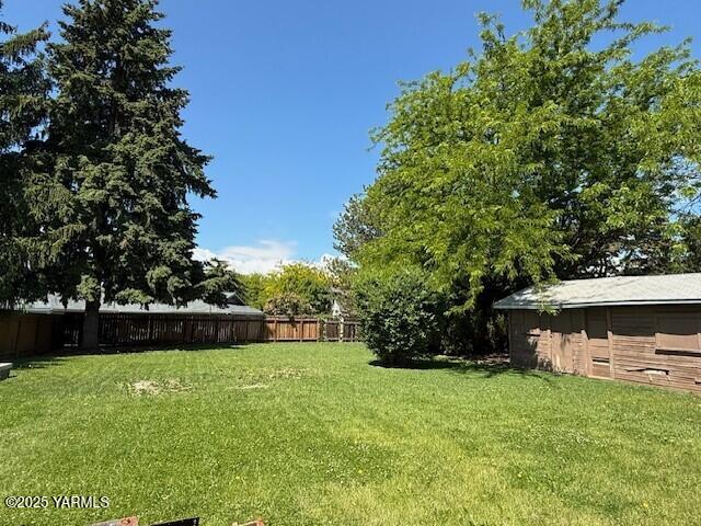1216 S 44th Ave, Yakima, WA 98908 - view of yard