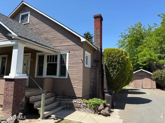 1216 S 44th Ave, Yakima, WA 98908 - view of front facade with a chimney and a shingled roof