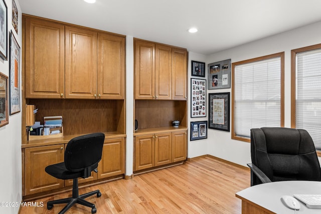 office space with light wood-type flooring, built in study area, baseboards, and recessed lighting