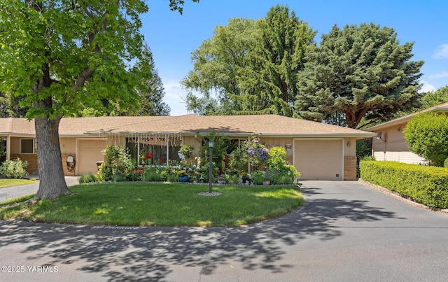 7610 Summitview Ave Unit 6, Yakima, WA 98908 - ranch-style house with an attached garage, asphalt driveway, a front yard, and brick siding