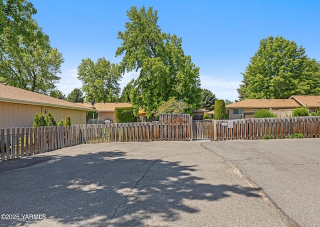 7610 Summitview Ave Unit 6, Yakima, WA 98908 - view of front of home featuring a fenced front yard and a gate