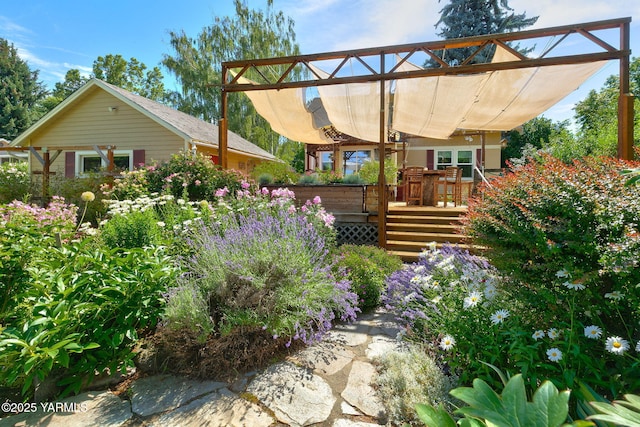 14 N 37th Ave, Yakima, WA 98902 - view of yard featuring a deck