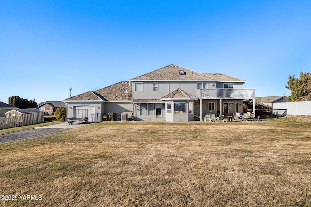 191 Alteejen Rd, Zillah, WA 98953 - back of property with central AC, a yard, fence, and a balcony
