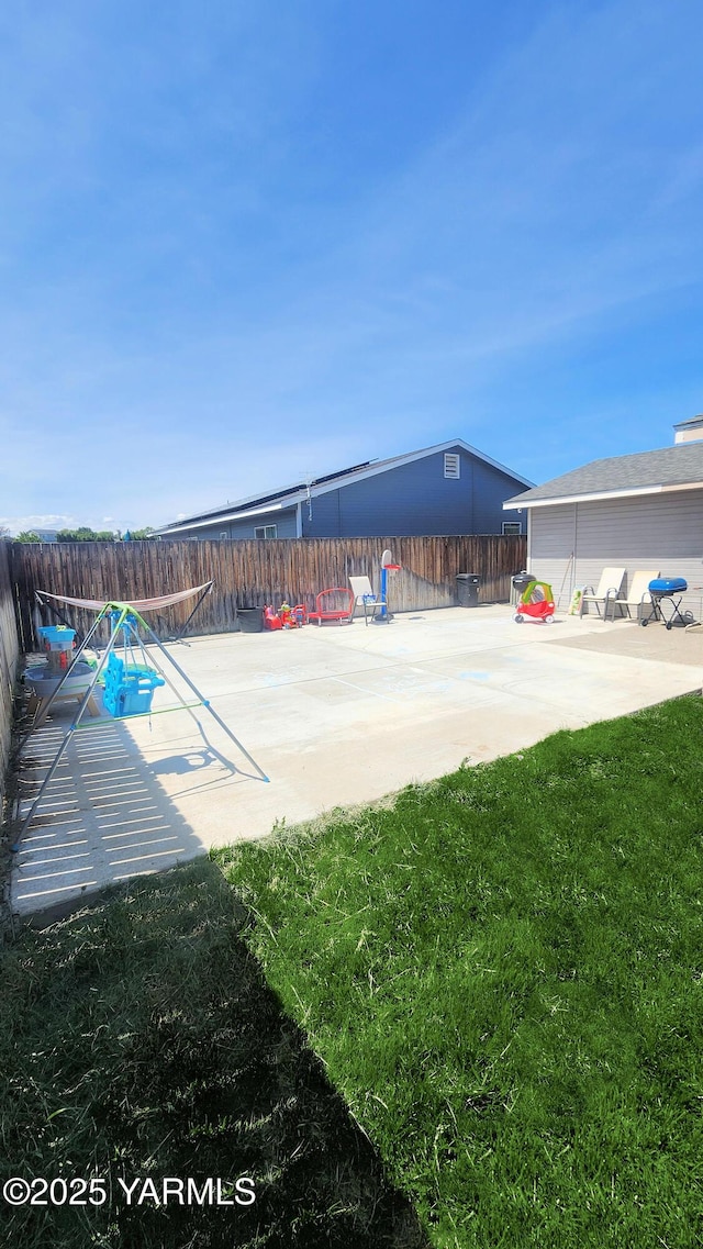 6402 Crestfields Rd, Yakima, WA 98908 - view of swimming pool with a patio area