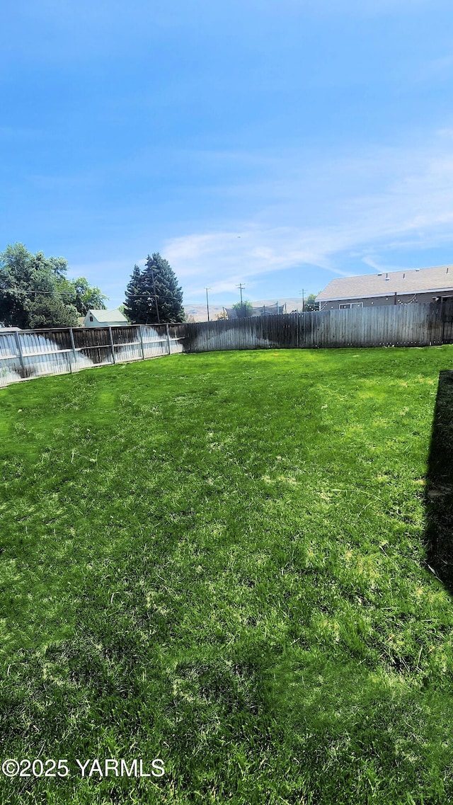 6402 Crestfields Rd, Yakima, WA 98908 - view of yard