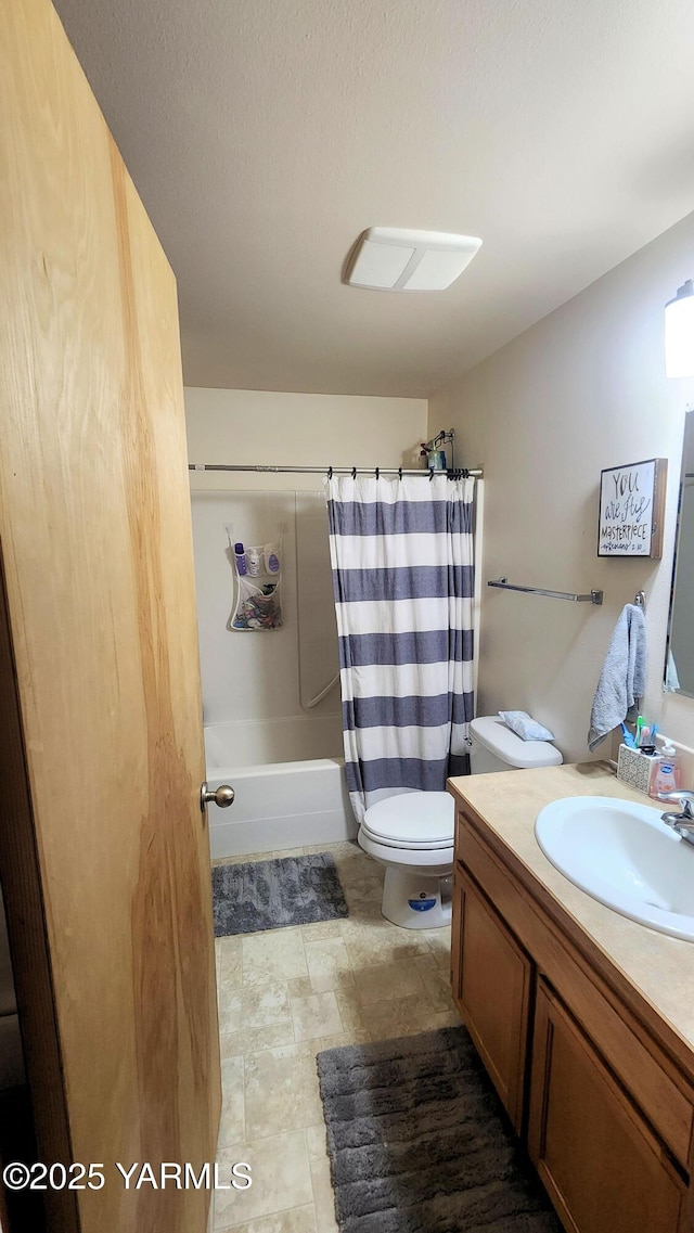 6402 Crestfields Rd, Yakima, WA 98908 - full bathroom featuring toilet, vanity, and shower / tub combo with curtain