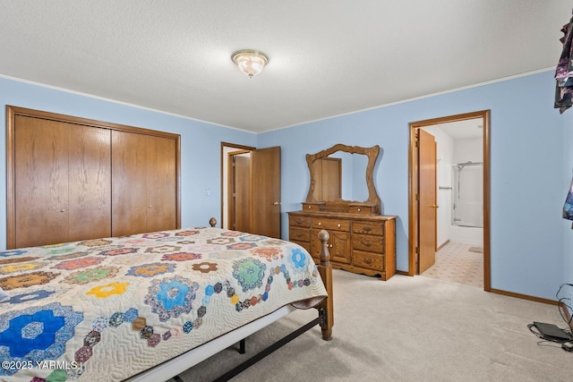 5304 Channel Dr, Yakima, WA 98901 - bedroom featuring a closet, light colored carpet, ornamental molding, ensuite bathroom, and a textured ceiling