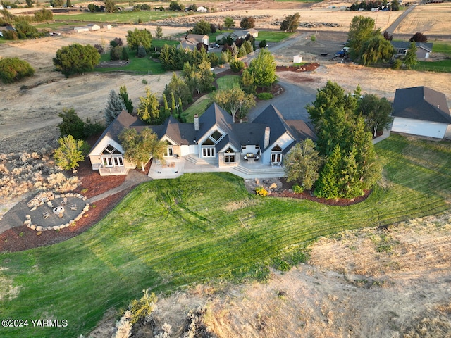 birds eye view of property featuring a rural view