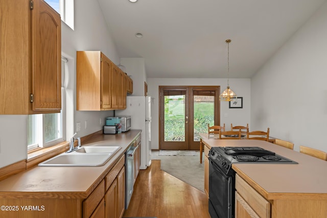 2 N 74th Ave, Yakima, WA 98908 - kitchen with appliances with stainless steel finishes, a sink, lofted ceiling, light wood finished floors, and hanging light fixtures