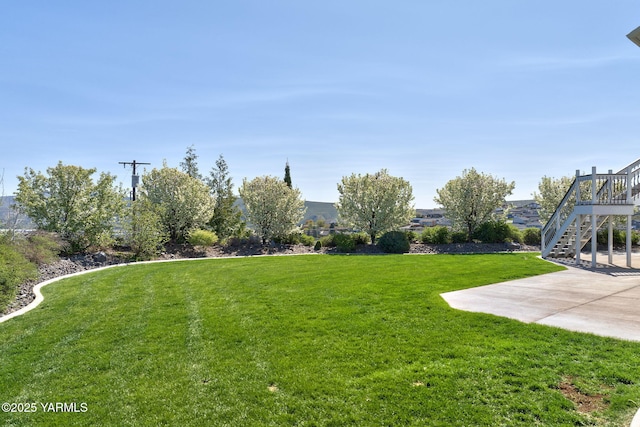 1623 Pleasant Hill Rd, Selah, WA 98942 - view of yard featuring stairs and a patio