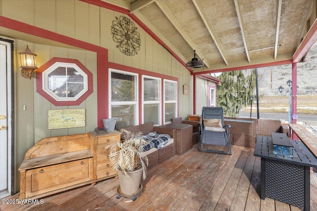 sunroom with vaulted ceiling