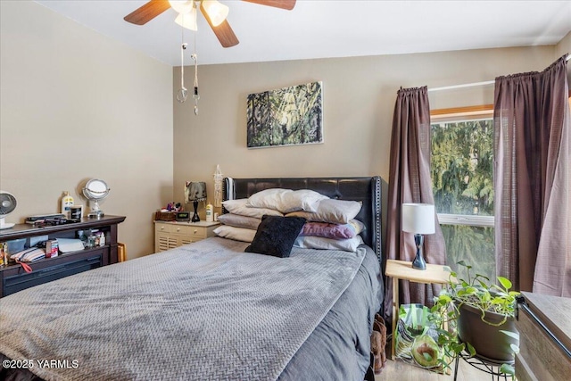 bedroom with ceiling fan