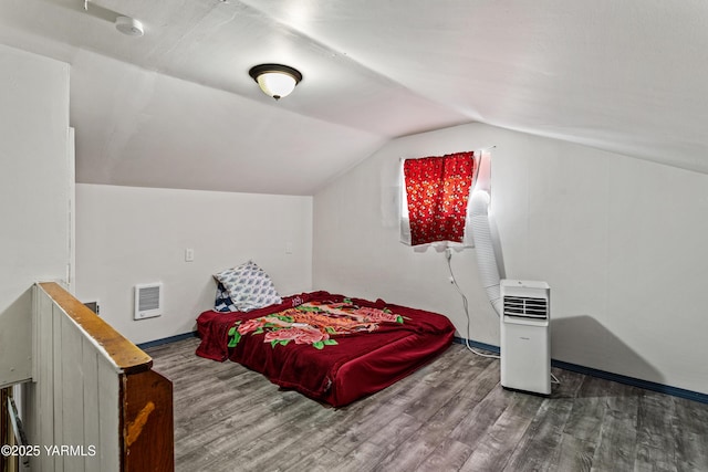 1523 Roosevelt Ave, Yakima, WA 98902 - bedroom featuring wood finished floors, vaulted ceiling, and baseboards