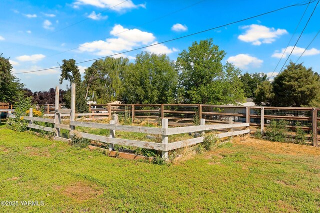 1620 Selah Loop Rd, Selah, WA 98942 - view of yard featuring a garden