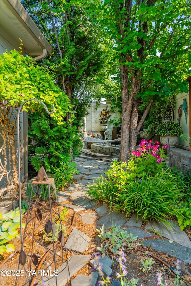 9307 Torrey Pines Ln, Yakima, WA 98908 - view of yard
