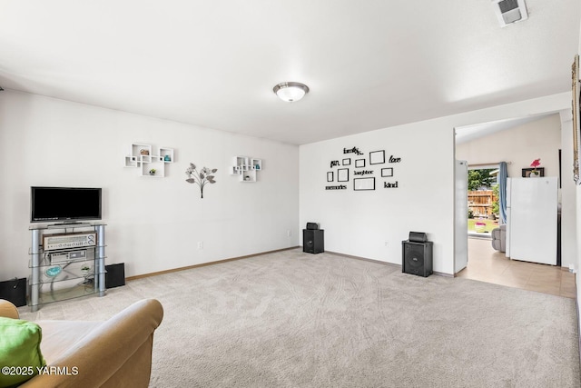 101 Darland Ave, Moxee, WA 98936 - carpeted living area featuring baseboards