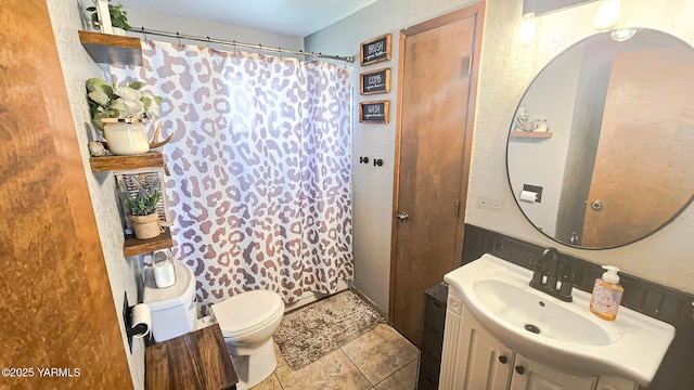 1391 Lancaster Rd, Selah, WA 98942 - full bath with vanity, a shower with curtain, and tile patterned floors