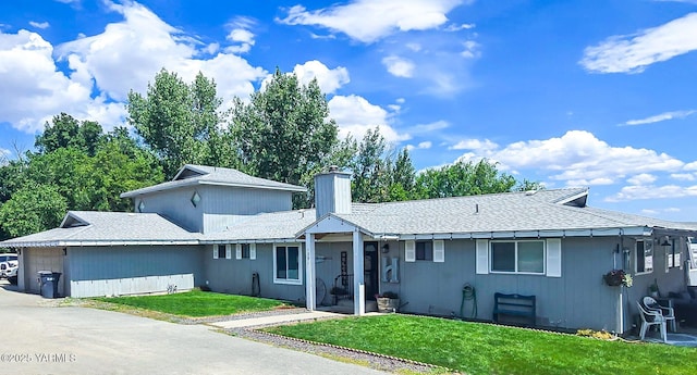 1391 Lancaster Rd, Selah, WA 98942 - single story home with a front yard, a chimney, and a shingled roof