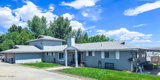 1391 Lancaster Rd, Selah, WA 98942 - view of front of home with a front yard, a chimney, and a shingled roof