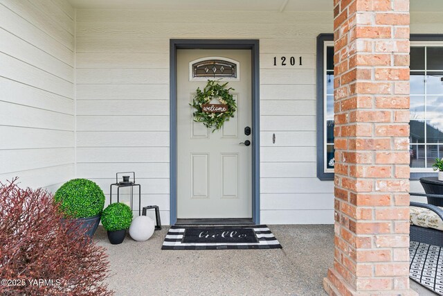 entrance to property with covered porch