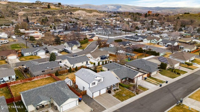 birds eye view of property with a mountain view and a residential view