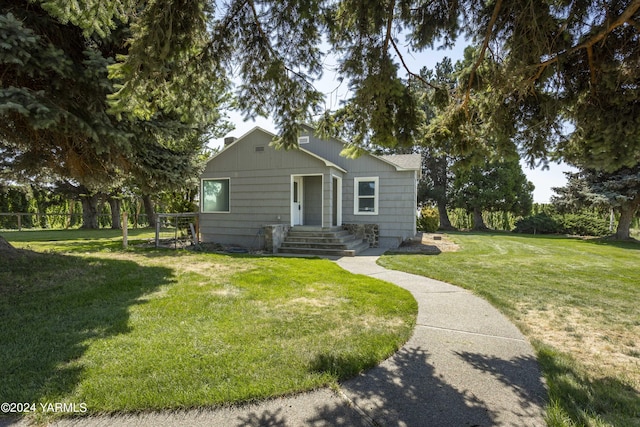 bungalow-style house featuring a front yard